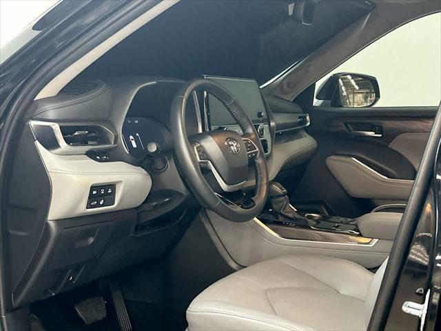 used 2023 Toyota Highlander Hybrid car, priced at $43,500