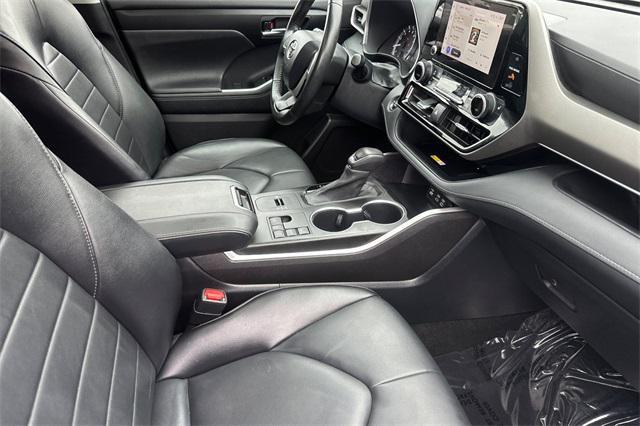 used 2023 Toyota Highlander car, priced at $31,993