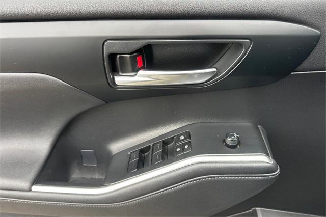 used 2023 Toyota Highlander car, priced at $31,993