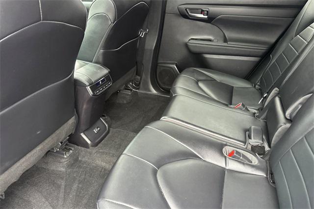 used 2023 Toyota Highlander car, priced at $31,993