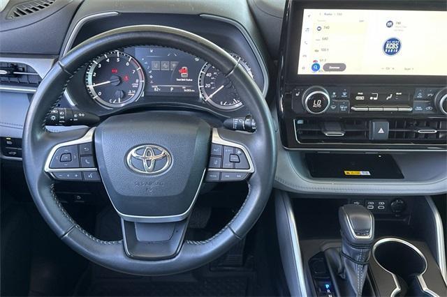 used 2023 Toyota Highlander car, priced at $35,901