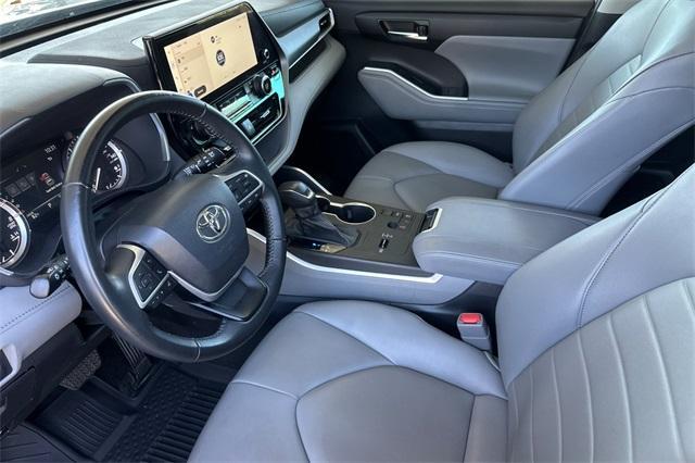 used 2023 Toyota Highlander car, priced at $35,901