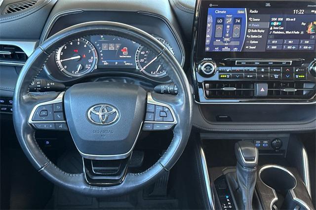 used 2022 Toyota Highlander car, priced at $40,693