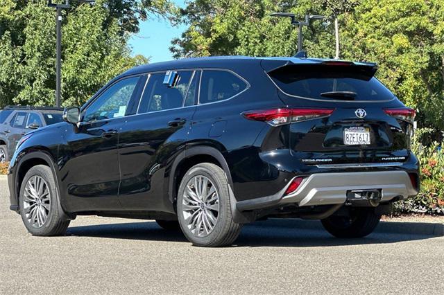 used 2022 Toyota Highlander car, priced at $40,693
