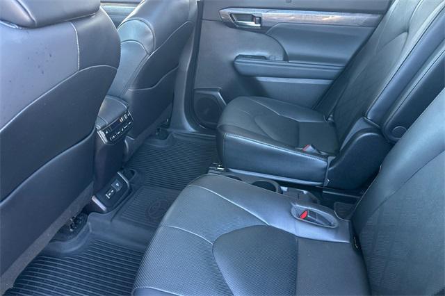 used 2022 Toyota Highlander car, priced at $40,693