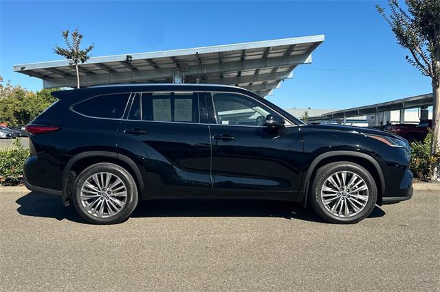 used 2022 Toyota Highlander car, priced at $40,693