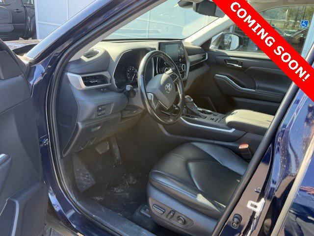 used 2021 Toyota Highlander car, priced at $32,900