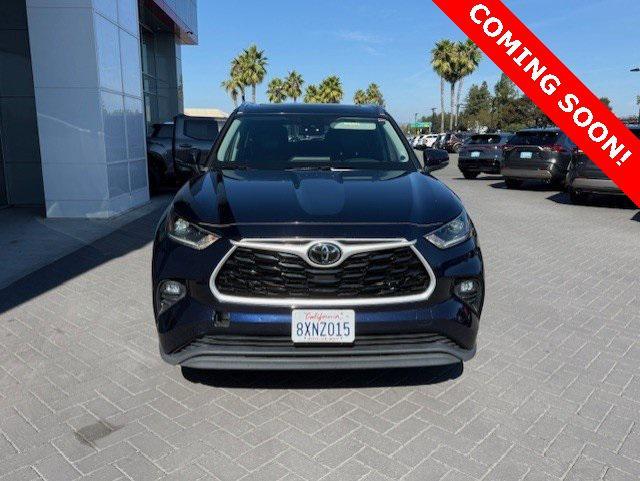 used 2021 Toyota Highlander car, priced at $32,900