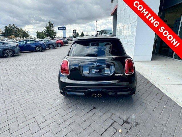 used 2022 MINI Hardtop car, priced at $27,900