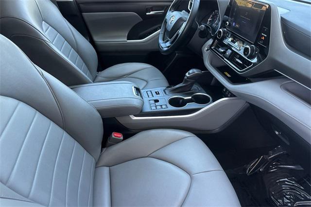 used 2023 Toyota Highlander car, priced at $32,896