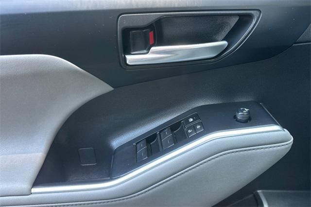 used 2023 Toyota Highlander car, priced at $32,896