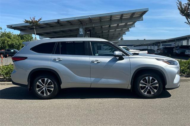 used 2023 Toyota Highlander car, priced at $32,896