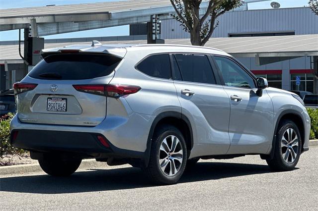 used 2023 Toyota Highlander car, priced at $32,896
