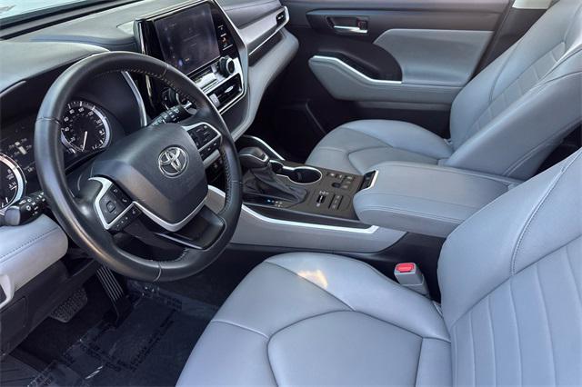 used 2023 Toyota Highlander car, priced at $32,896