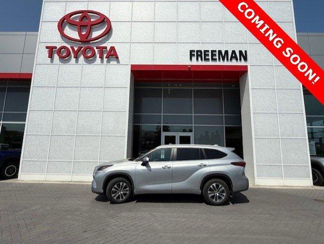 used 2023 Toyota Highlander car, priced at $38,900