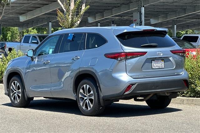 used 2022 Toyota Highlander car, priced at $35,595