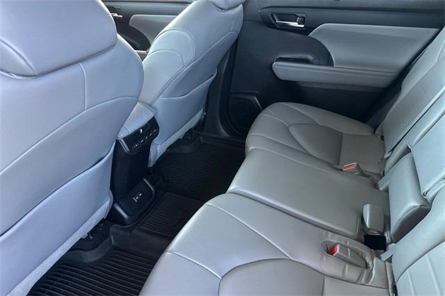 used 2022 Toyota Highlander car, priced at $35,595