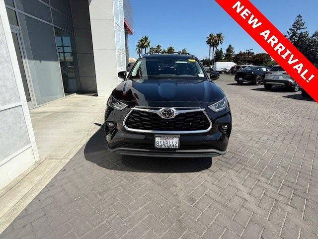 used 2020 Toyota Highlander car, priced at $35,992