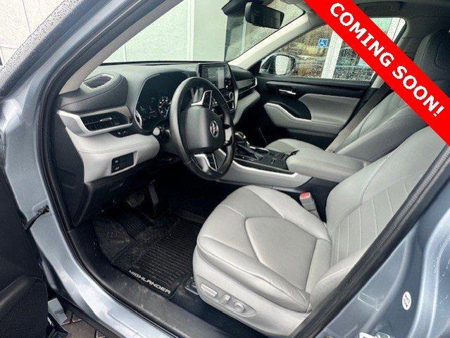 used 2020 Toyota Highlander Hybrid car, priced at $38,900