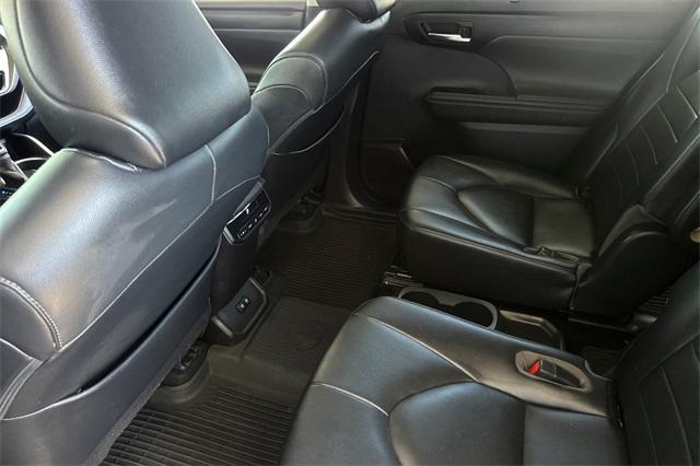 used 2020 Toyota Highlander car, priced at $26,993