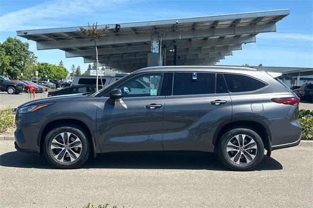 used 2020 Toyota Highlander car, priced at $26,993
