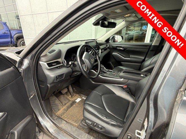 used 2020 Toyota Highlander car, priced at $27,900
