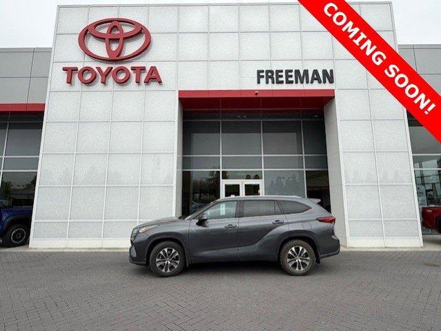 used 2020 Toyota Highlander car, priced at $27,900