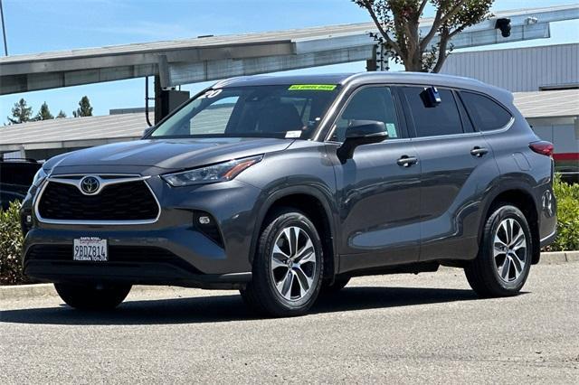used 2020 Toyota Highlander car, priced at $26,993