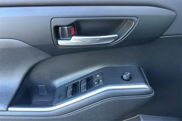 used 2023 Toyota Highlander car, priced at $40,801
