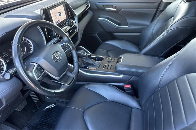used 2023 Toyota Highlander car, priced at $40,801