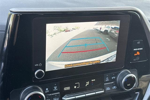 used 2023 Toyota Highlander car, priced at $32,993