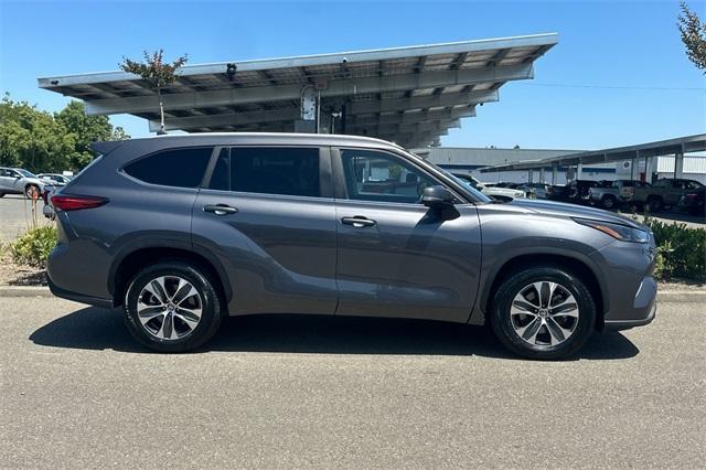used 2023 Toyota Highlander car, priced at $34,596