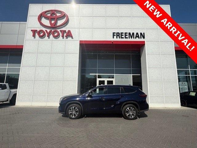used 2021 Toyota Highlander car, priced at $36,591