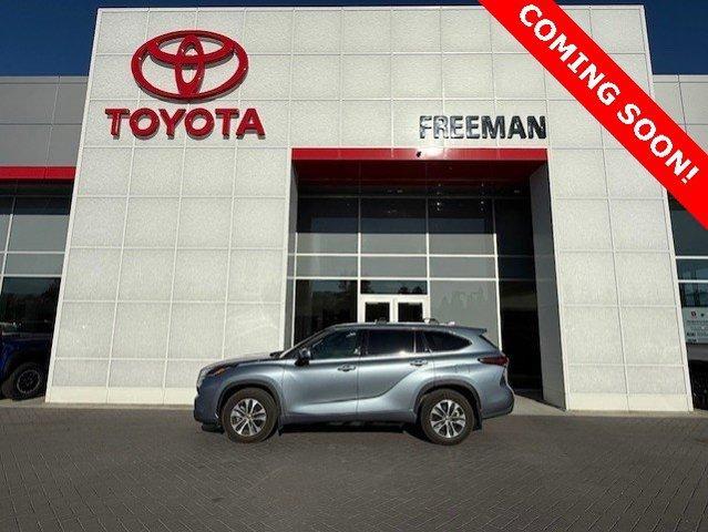 used 2021 Toyota Highlander car, priced at $35,900
