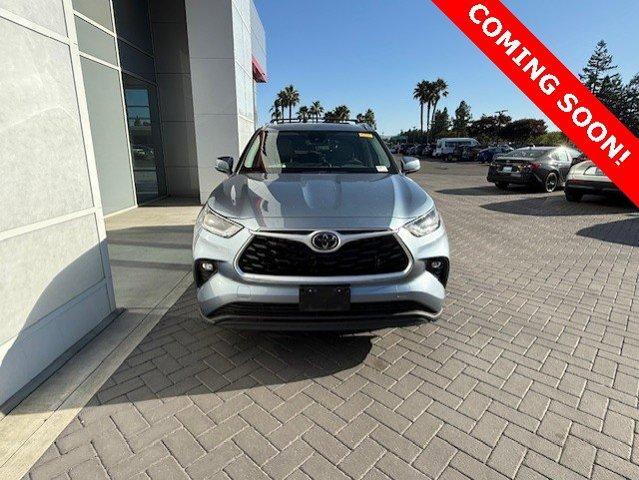 used 2021 Toyota Highlander car, priced at $35,900