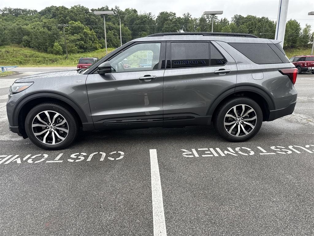 new 2025 Ford Explorer car