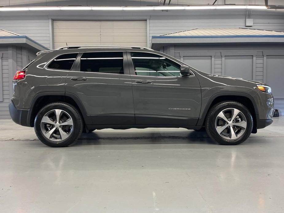 used 2021 Jeep Cherokee car, priced at $25,995