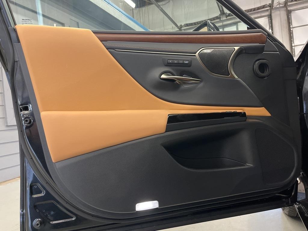 used 2024 Lexus ES 350 car, priced at $46,990