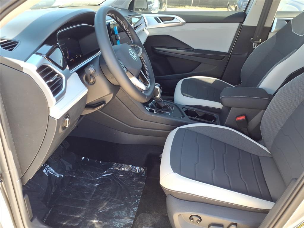 new 2025 Volkswagen Taos car
