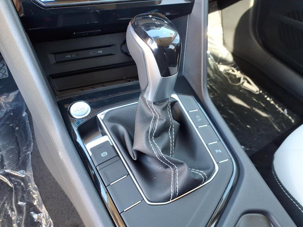 new 2025 Volkswagen Taos car