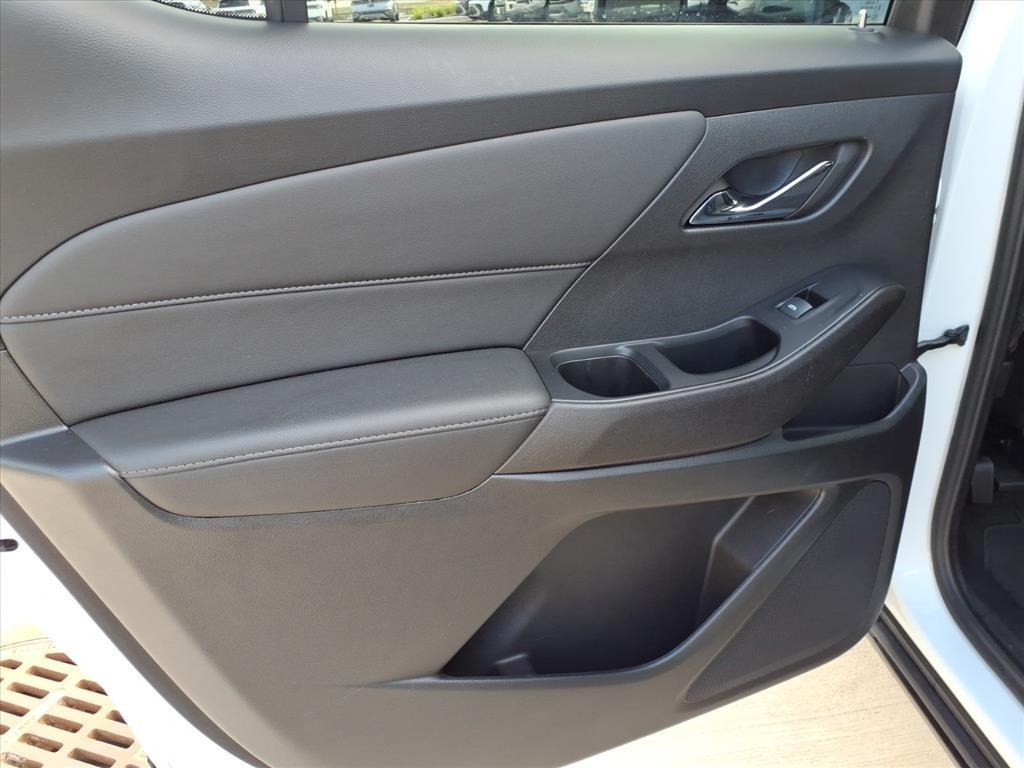 used 2023 Chevrolet Traverse car, priced at $27,099