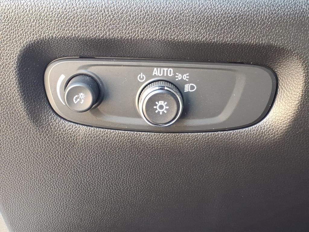 used 2023 Chevrolet Traverse car, priced at $27,099