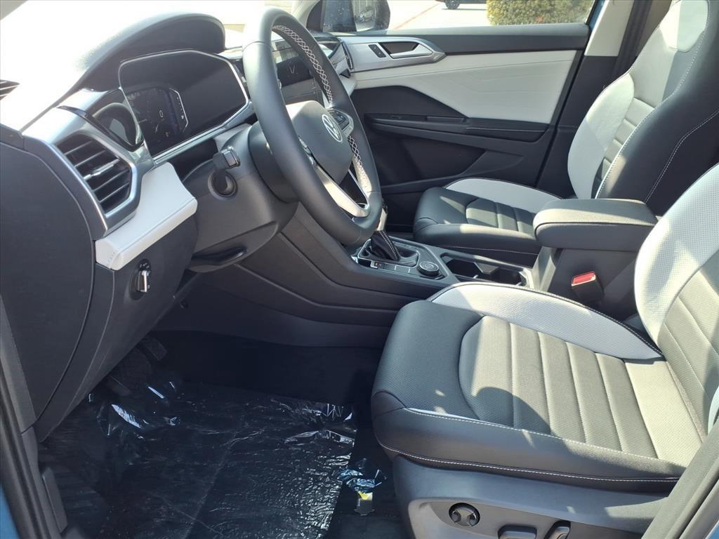 new 2025 Volkswagen Taos car