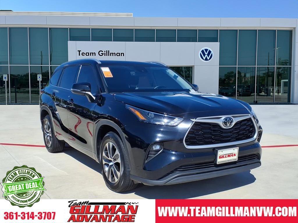 used 2022 Toyota Highlander car, priced at $29,599