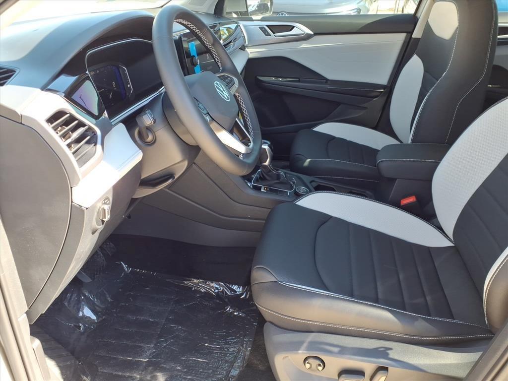 new 2025 Volkswagen Taos car