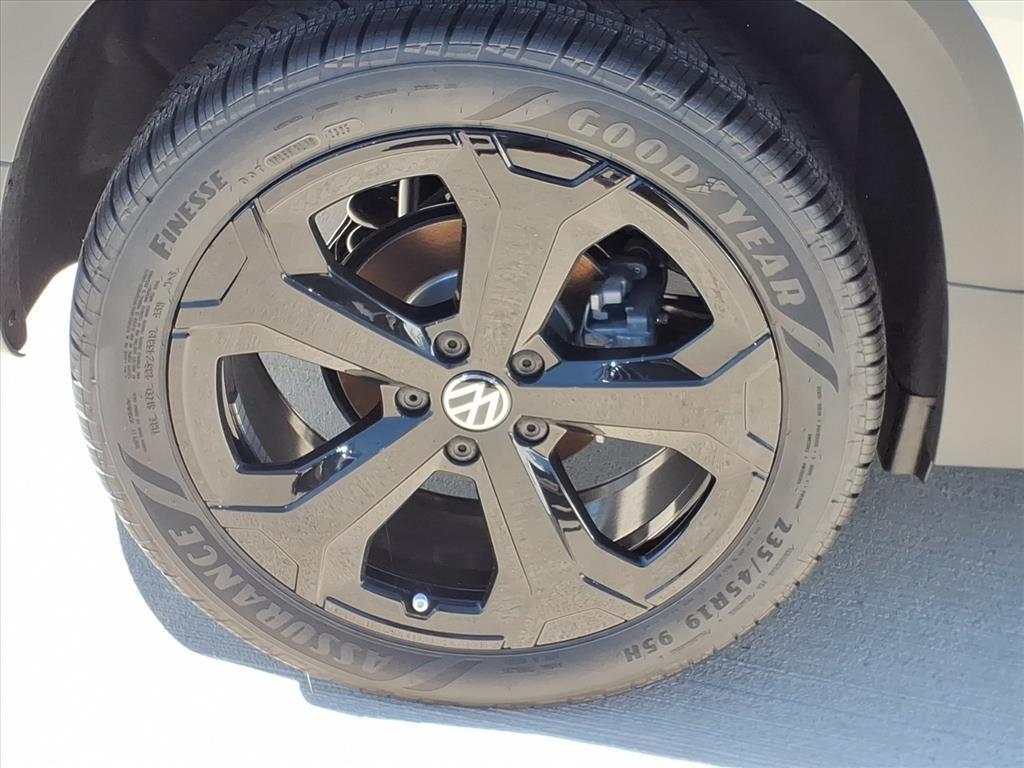 new 2025 Volkswagen Taos car