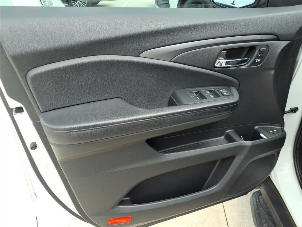 used 2022 Honda Pilot car, priced at $27,999