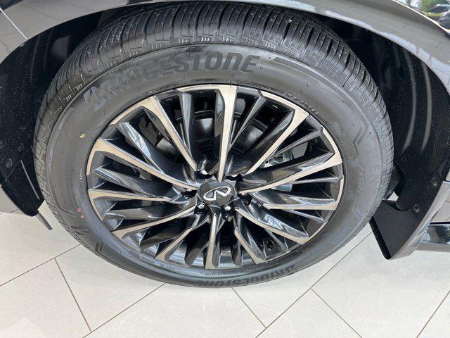 new 2025 INFINITI QX80 car, priced at $110,667