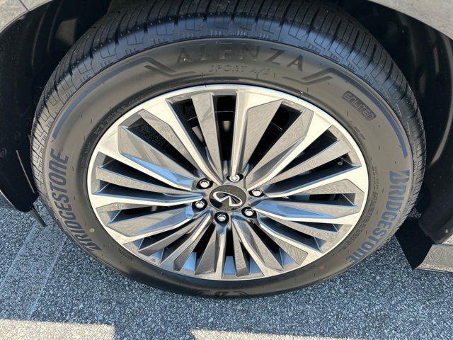 new 2025 INFINITI QX80 car, priced at $100,552