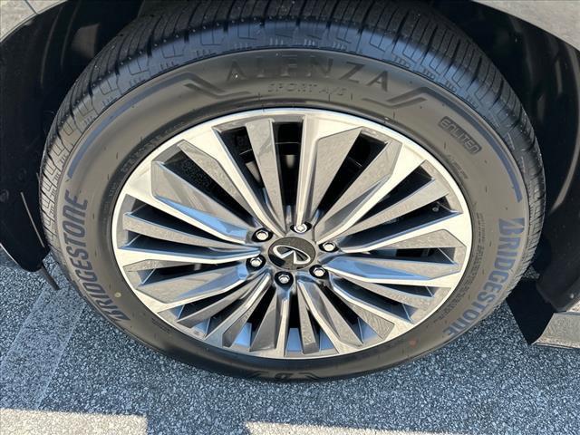 new 2025 INFINITI QX80 car, priced at $100,252